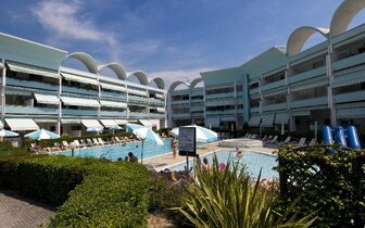 Apartmány Le Caravelle s bazénom v BIBIONE, zájazdy individuálnou a autobusovou dopravou do Talianska