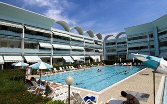 Apartmány Le Caravelle s bazénom v BIBIONE, zájazdy individuálnou a autobusovou dopravou do Talianska