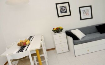 apartmánový dom Laura s bazénom v blízkosti kúpeľov, zájazdy autobusovou a individuálnou dopravou do Talianska, Bibione 