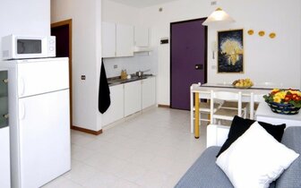 apartmánový dom Laura s bazénom v blízkosti kúpeľov, zájazdy autobusovou a individuálnou dopravou do Talianska, Bibione 