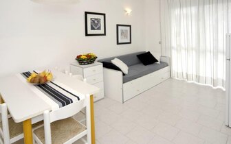 apartmánový dom Laura s bazénom v blízkosti kúpeľov, zájazdy autobusovou a individuálnou dopravou do Talianska, Bibione 