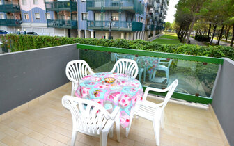 apartmánový dom Laura typ C2 s bazénom v blízkosti kúpeľov, zájazdy autobusovou a individuálnou dopravou do Talianska, Bibione 