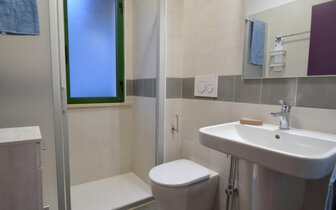 apartmánový dom Laura typ C2 s bazénom v blízkosti kúpeľov, zájazdy autobusovou a individuálnou dopravou do Talianska, Bibione 