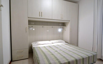 apartmánový dom Laura typ C2 s bazénom v blízkosti kúpeľov, zájazdy autobusovou a individuálnou dopravou do Talianska, Bibione 