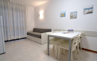 apartmánový dom Laura typ C2 s bazénom v blízkosti kúpeľov, zájazdy autobusovou a individuálnou dopravou do Talianska, Bibione 