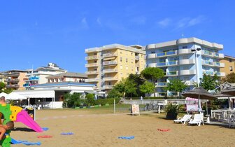 Rezidencia ADRIATICO priamo na pláži v BIBIONE SPIAGGIA, zájazdy autobusovou a individuálnou dopravou do Talianska CK TURANCAR