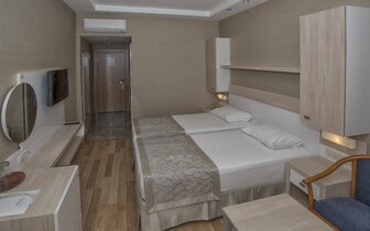Riviera Hotel - izba - letecký zájazd CK Turancar - Turecko, Alanya Riviera Hotel - izba - letecký zájazd CK Turancar - Turecko, Alanya