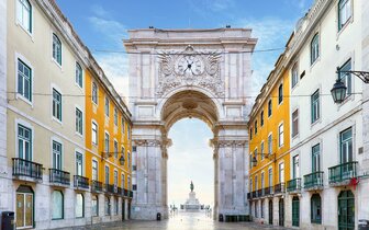 CK Turancar, Letecký poznávací zájazd, Portugalsko, Lisabon - portugalský labyrint, námestie Praça do Comércio s Víťazným oblúkom CK Turancar, Letecký poznávací zájazd, Portugalsko, Lisabon - portugalský labyrint, námestie Praça do Comércio s Víťazným oblúkom