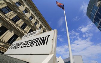 CK Turancar, atobusový poznávací zájazd, Nemecko, Belín, Checkpoint Charlie CK Turancar, atobusový poznávací zájazd, Nemecko, Belín, Checkpoint Charlie