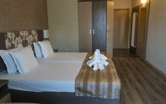 hotel Kotva - izba - letecký a autobusový zájazd CK Turancar - Slnečné pobrežie, Bulharsko hotel Kotva - izba - letecký a autobusový zájazd CK Turancar - Slnečné pobrežie, Bulharsko