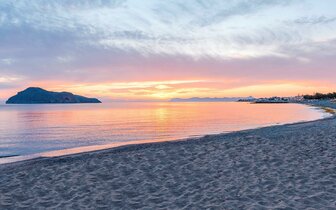 Porto Platanias Village - pláž - letecký zájazd CK Turancar - Kréta, Chania