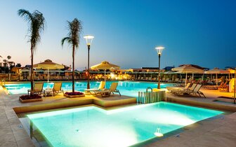 Porto Platanias Village - bazén - letecký zájazd CK Turancar - Kréta, Chania