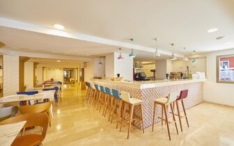 hotel MLL Mediterranean Bay - bar- letecký zájazd od CK Turancar - Malorka, El Arenal