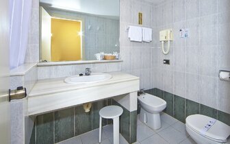 hotel Flamboyan Caribe - kúpeľňa - letecký zájazd od CK Turancar - Malorka, Magaluf