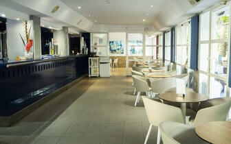 hotel BlueSea Piscis - bar - letecký zájazd od CK Turancar - Malorka, Alcudia