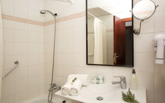 hotel BlueSea Piscis - kúpeľňa - letecký zájazd od CK Turancar - Malorka, Alcudia