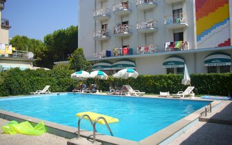 Hotel Maxiheron v Lido di Jesolo, zájazdy autobusovou a individuálnou dopravou CK TURANCAR