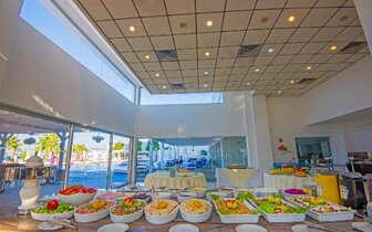 Silver Sand – jedáleň– letecký zájazd CK Turancar – Cyprus, Protaras