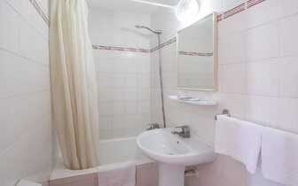 Planamar - kúpeľňa -  letecký zájazd CK Turancar, Španielsko, Costa Brava