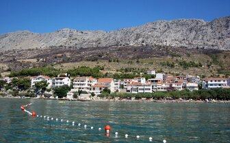 Vila Vukovič Davor - pláž - autobusový zájazd CK Turancar - Chorvátsko - Omiš (Duće)