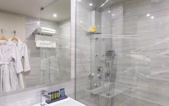 Hotel Aquila Porto Rethymno-kúpeľňa-letecký zájazd CK Turancar-Kréta-Anissaras