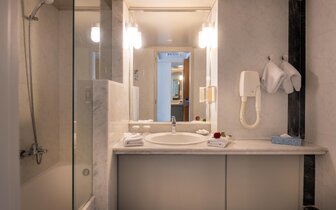 Hotel Aquila Porto Rethymno-kúpeľňa-letecký zájazd CK Turancar-Kréta-Anissaras