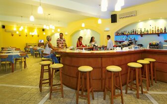 Hotel Rethymno Mare - bar - letecká doprava CK Turancar - Kréta, Skaleta