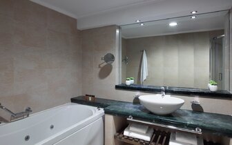 Hotel  Apollo Blue - kúpelňa - letecký zájazd CK Turancar - Faliraki, Rodos Hotel  Apollo Blue - kúpelňa - letecký zájazd CK Turancar - Faliraki, Rodos