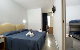 Dovolenka individuálnou a autobusovou dopravou v hoteli SCARLET v stredisku RIMINI MARINA CENTRO, CK TURANCAR.