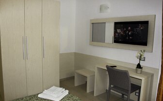 Dovolenka individuálnou a autobusovou dopravou v hoteli SCARLET v stredisku RIMINI MARINA CENTRO, CK TURANCAR.