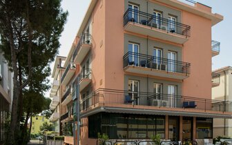 Dovolenka individuálnou a autobusovou dopravou v hoteli SCARLET v stredisku RIMINI MARINA CENTRO, CK TURANCAR.