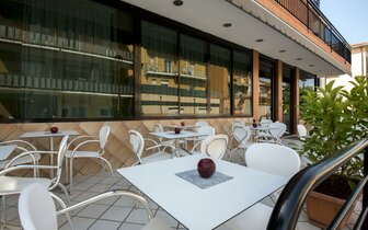 Dovolenka individuálnou a autobusovou dopravou v hoteli SCARLET v stredisku RIMINI MARINA CENTRO, CK TURANCAR.