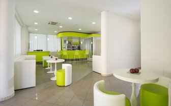 Dovolenka individuálnou a autobusovou dopravou v hoteli SCARLET v stredisku RIMINI MARINA CENTRO, CK TURANCAR.