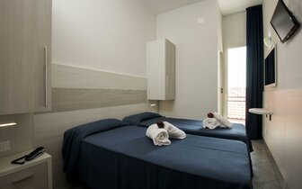 Dovolenka individuálnou a autobusovou dopravou v hoteli SCARLET v stredisku RIMINI MARINA CENTRO, CK TURANCAR.