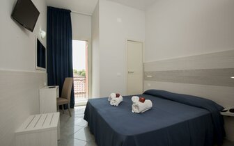 Dovolenka individuálnou a autobusovou dopravou v hoteli SCARLET v stredisku RIMINI MARINA CENTRO, CK TURANCAR.