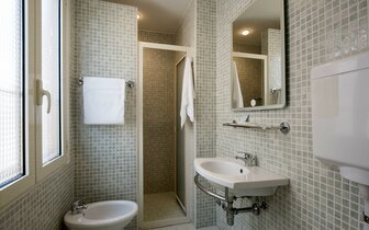 Dovolenka individuálnou a autobusovou dopravou v hoteli SCARLET v stredisku RIMINI MARINA CENTRO, CK TURANCAR.