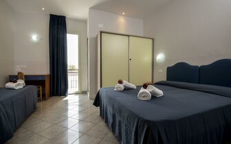 Dovolenka individuálnou a autobusovou dopravou v hoteli SCARLET v stredisku RIMINI MARINA CENTRO, CK TURANCAR.