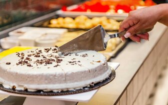 Checkin Garbí - bufetové stoly - letecký zájazd CK Turancar - Španielsko, Calella