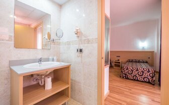 Hotel Neptuno Tossa  - kúpeľňa - letecký zájazd CK Turancar - Španielsko, Tossa de Mar