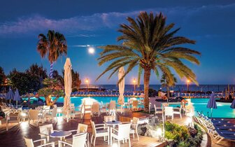 Hotel Grand Teguise Playa - terasa - letecký zájazd CK Turancar - Lanzarote, Costa Teguise Hotel Grand Teguise Playa - terasa - letecký zájazd CK Turancar - Lanzarote, Costa Teguise