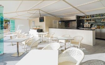 H10 White Suites Boutique Hotel - bar - letecký zájazd CK Turancar - Lanzarote, Playa Blanca H10 White Suites Boutique Hotel - bar - letecký zájazd CK Turancar - Lanzarote, Playa Blanca