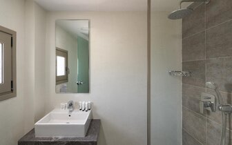 Hotel Virginia - kúpeľńa - letecký zájazd CK Turancar - Rodos, Kallithea) Hotel Virginia - kúpeľńa - letecký zájazd CK Turancar - Rodos, Kallithea)