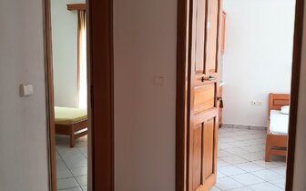 Apartmánový dom Stelios - schodisko - zájazd autobusovou a individuálnou dopravou CK Turancar - Grécko, Olympská riviéra, Nei Pori