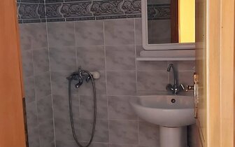 Apartmánový dom Stelios - kúpeľňa - zájazd autobusovou a individuálnou dopravou CK Turancar - Grécko, Olympská riviéra, Nei Pori