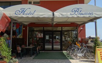 Hotel Blumen na pláži Rimini - Viserba, zájazdy autobusovou a individuálnou dopravou CK TURANCAR