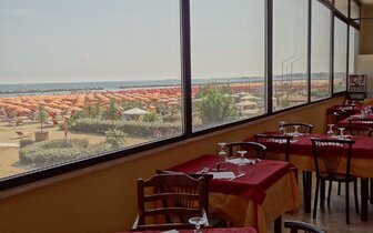 Hotel Blumen na pláži Rimini - Viserba, zájazdy autobusovou a individuálnou dopravou CK TURANCAR