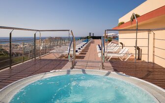 Calella Palace - strešná jacuzzi - letecký zájazd CK Turancar - Španielsko, Costa Brava, Calella