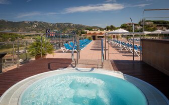 Calella Palace - strešná jacuzzi - letecký zájazd CK Turancar - Španielsko, Costa Brava, Calella