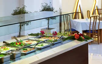 Hotel Elefteria - bufetové stoly - letecký zájazd CK Turancar - Kréta, Agia Marina