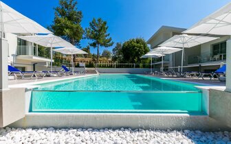 Apartmány Elegant - exteriér - bazén -  zájazd CK TURANCAR Apartmány Elegant - exteriér - bazén -  zájazd CK TURANCAR